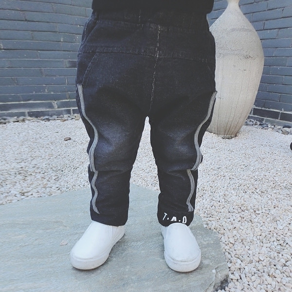 Стилни ластични дънки за момчета в два цвята