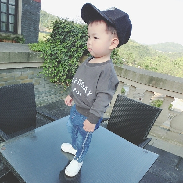 Стилни ластични дънки за момчета в два цвята