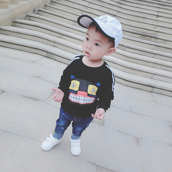 Детска блуза за момчета, в бял и черен цвят с интересно изображение 