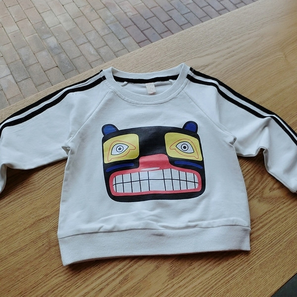 Детска блуза за момчета, в бял и черен цвят с интересно изображение 