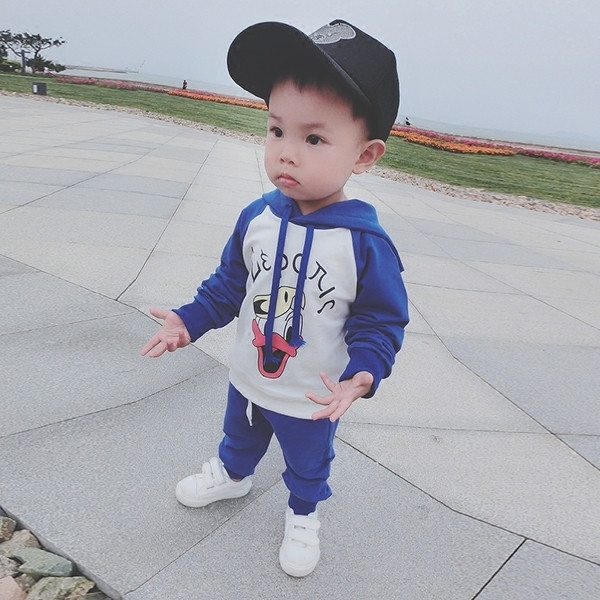 Детски спортен комплект - блуза с качулка и анимационно изображение + панталон