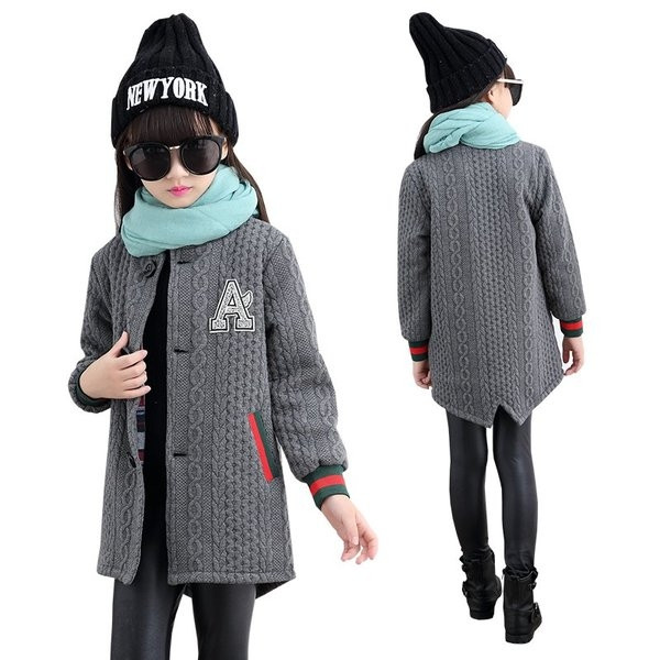 Нежна детска плетена жилетка в няколко цвята, подходяща за ежедневие