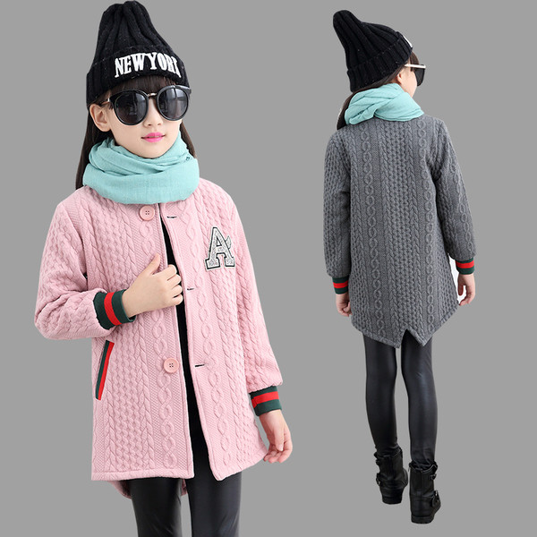 Нежна детска плетена жилетка в няколко цвята, подходяща за ежедневие