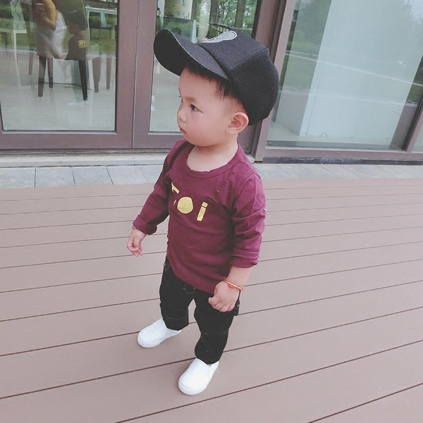 Есенна детска блуза за момчета с дупки и надписи