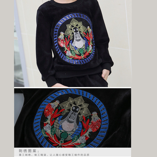 Спортно-елегантен детски комплект за момичета в сив и черен цвят с апликация на блузата