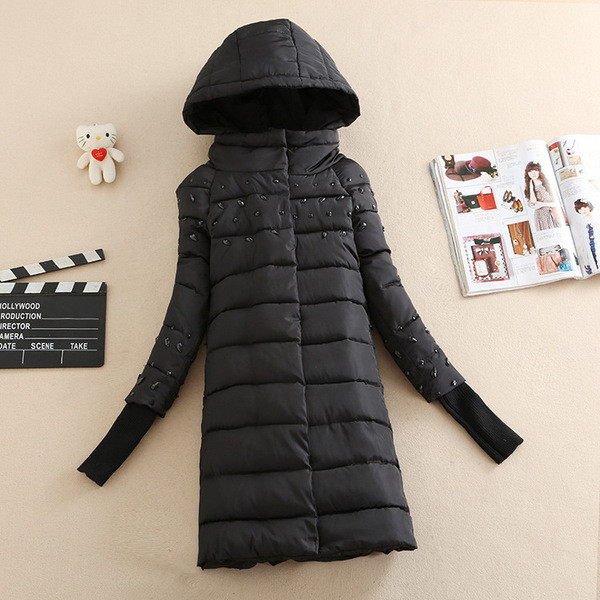 Страхотно дамско зимно вталено яке с качулка и лъскави камъни