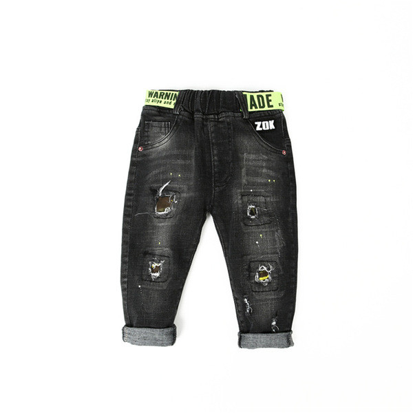Актуални детски дънки за момчета - накъсани, в черен цвят
