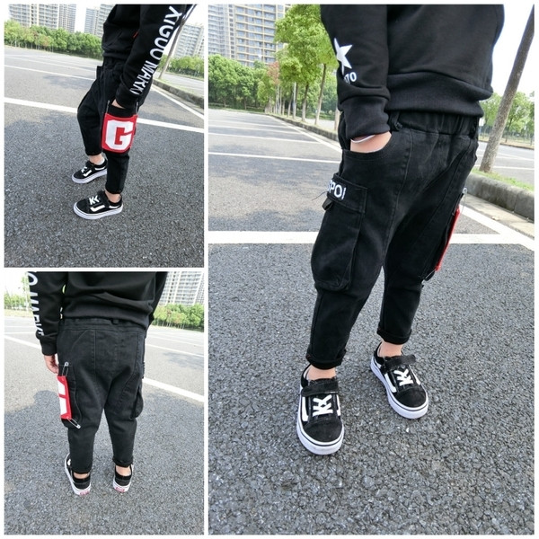 Τρέχοντα παιδικά παντελόνια για αγόρια με τσέπες και σε μαύρο χρώμα