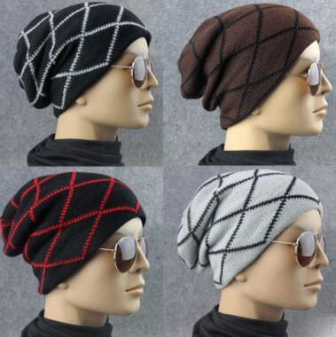 Зимна плетена унисекс шапка с интересен кариран десен