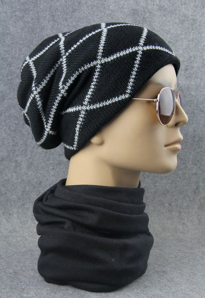 Зимна плетена унисекс шапка с интересен кариран десен