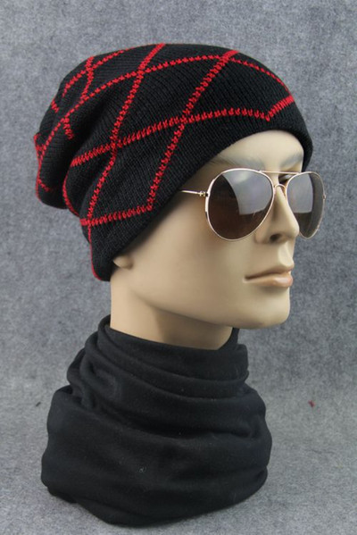 Зимна плетена унисекс шапка с интересен кариран десен