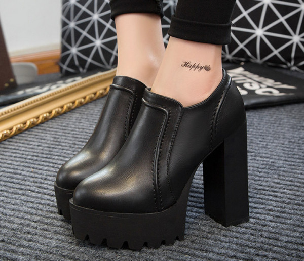 Κομψά γυναικεία  παπούτσια με ψηλό τακούνι και με σκληρή αντιολισθητική σόλα