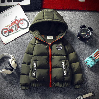 Όμορφο παιδικό μπουφάν  για το χειμώνα για αγόρια με επιγραφές και κουκούλα σε πράσινο και μαύρο χρώμα