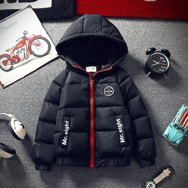 Όμορφο παιδικό μπουφάν  για το χειμώνα για αγόρια με επιγραφές και κουκούλα σε πράσινο και μαύρο χρώμα