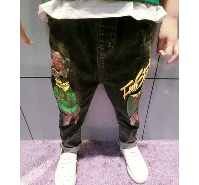 Πανέμορφα παιδικά τζιν για αγόρια με εφαρμογές σε μαύρο χρώμα