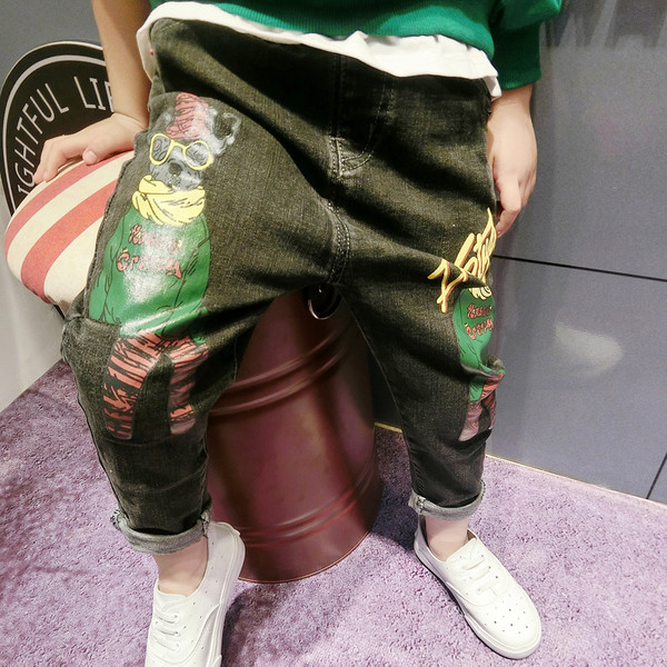 Πανέμορφα παιδικά τζιν για αγόρια με εφαρμογές σε μαύρο χρώμα