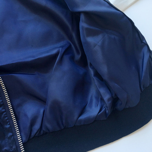 Κομψό παιδικό μπουφάν boomer για αγόρια με ενδιαφέρουσες εφαρμογές κατάλληλο για την καθημερινή ζωή