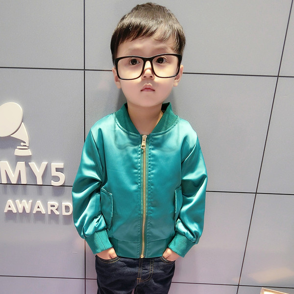 Καθημερινό παιδικό μπουφάν  με εφαρμογή στην πλάτη και σε  κόκκινο και μπλε χρώμα