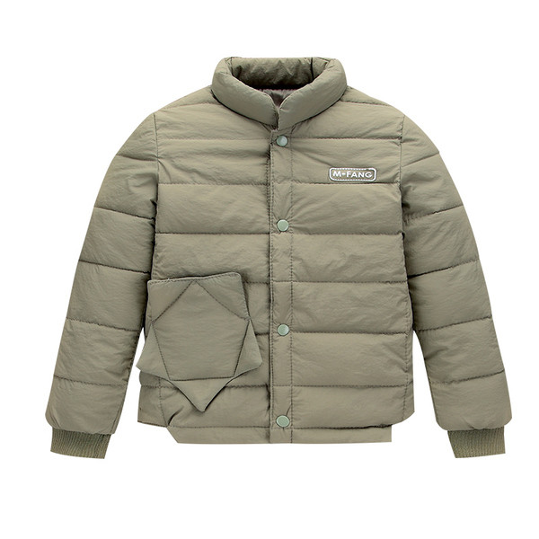 Ένα ενδιαφέρον μοντέλο παιδικού μπουφάν για τα κορίτσια, κατάλληλο για τις κρύες μέρες