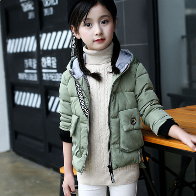 Κομψό παιδικό μπουφάν για κορίτσια με κουκούλα και ενδιαφέρουσα τσέπη στην πλάτη