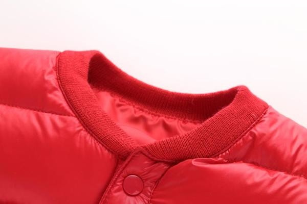 Χειμερινό παιδικό μπουφάν για κορίτσια και αγόρια με επιγραφές και εφαρμογές