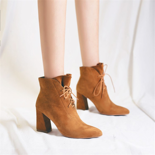 Πολύ άνετες γυναικείες μπότες  αδιάβροχες με  ψηλά τακούνια σε δύο χρώματα