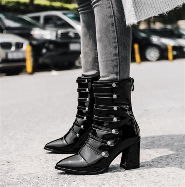 Стилни дамски ежедневни боти с висок дебел ток и презрамки