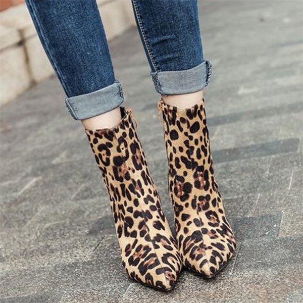 Βελούδινα γυναικεία παπούτσια με ψηλό  τακούνι σε διάφορα χρώματα