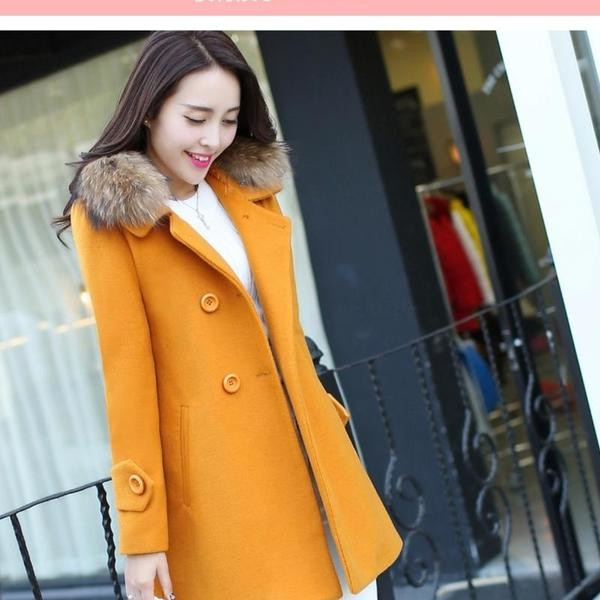 Елегантно и стилно дамско палто със страхотен пух по яката