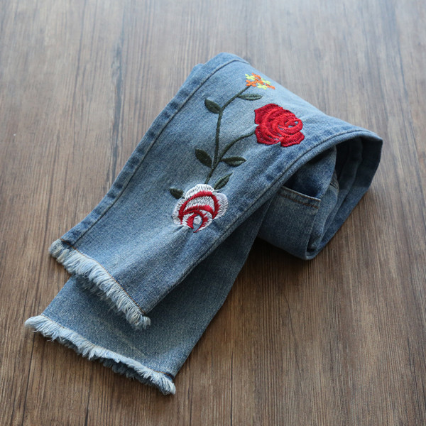 Μοντέρνα τζιν για κορίτσια - ελαστικά και με  λουλουδάτο κέντημα