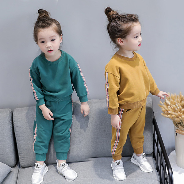 Αθλητικό παιδικό σετ για κορίτσια σε απλό σχέδιο σε πράσινο και κίτρινο χρώμα με ιμάντες