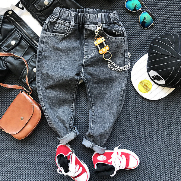 Παιδικά τζιν για αγόρια τύπου Slim και με ελαστική μέση και μεταλλική αλυσίδα