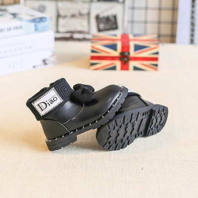 Παιδικές μπότες για κορίτσια με ανθεκτική σόλα και κορδέλα σε τρία χρώματα