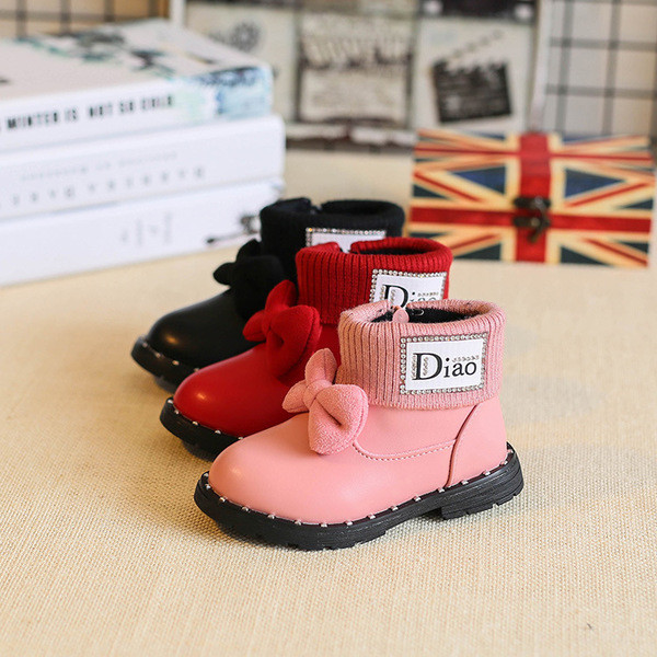 Παιδικές μπότες για κορίτσια με ανθεκτική σόλα και κορδέλα σε τρία χρώματα