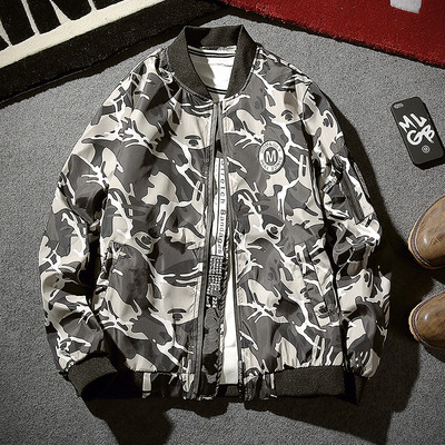 Αθλητικό ανδρικό μπουφάν σε χρώμα καμουφλάζ, κατάλληλο για το  φθινόπωρο