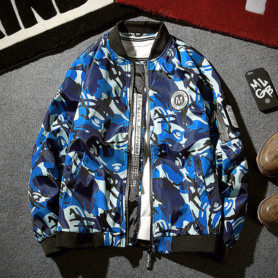 Αθλητικό ανδρικό μπουφάν σε χρώμα καμουφλάζ, κατάλληλο για το  φθινόπωρο