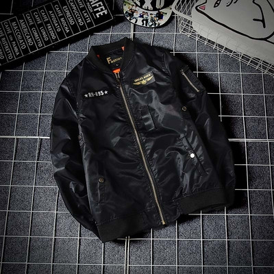 Ανδρικό μπουφάν για το φθινοπώρο σε τρία χρώματα με εφαρμογή