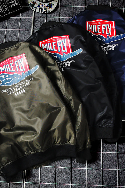 Ανδρικό μπουφάν για το φθινοπώρο σε τρία χρώματα με εφαρμογή