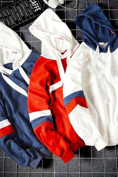 Ανδρικό σπορ φούτερ σε τρεις αποχρώσεις με κουκούλα