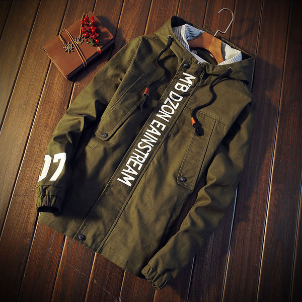 Αθλητικό κομψό ανδρικό μπουφάν με κουκούλα κατάλληλο για το φθινόπωρο