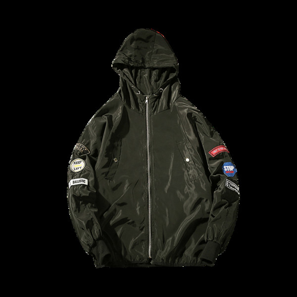 Άνετο ανδρικό μπουφάν σε τρία χρώματα με εφαρμογές και κουκούλα κατάλληλο για το φθινόπωρο