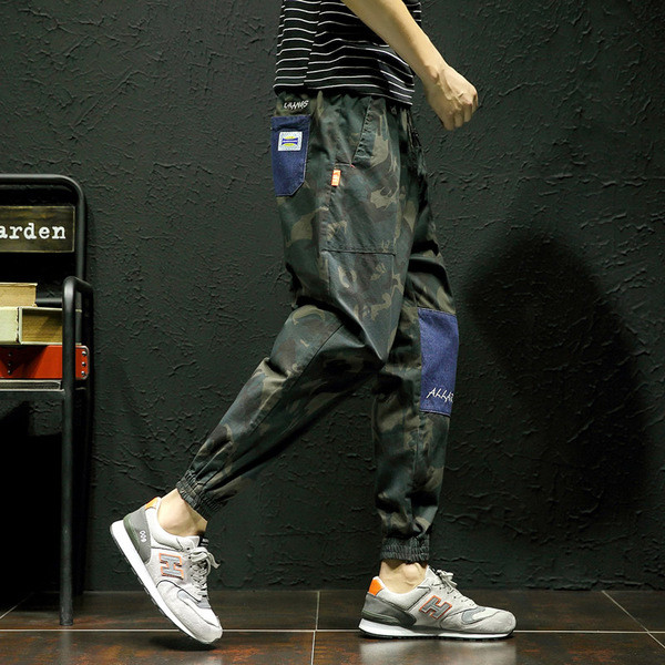 Κομψά αντρικά παντελόνια καμουφλάζ και μαύρο χρώμα