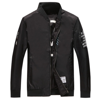 Κομψό ανδρικό μπουφάν με τρισδιάστατη εσωτερική επένδυση