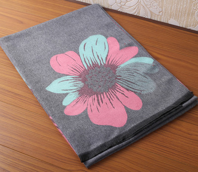 Γυναικείο κομψό κασκόλ σε floral μοτίβα