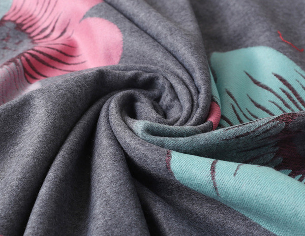 Γυναικείο κομψό κασκόλ σε floral μοτίβα