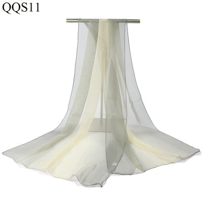 Κομψό και όμορφό γυναικείο κασκόλ, ποικιλία χρωμάτων