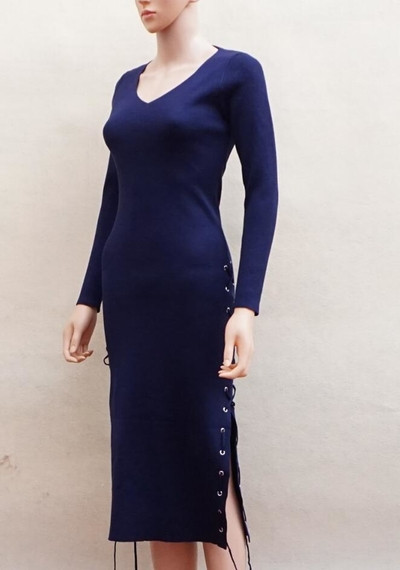 Μοναδικό γυναικείο φόρεμα κατάλληλο για κάθε περίσταση με μακρύ μανίκι και ενδιαφέρουσες διασταυρώσεις στο κάτω μέρος