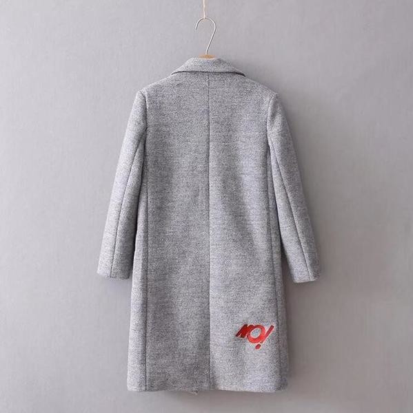 Κομψό γυναικείο παλτό σε γκρι και μαύρο χρώμα 