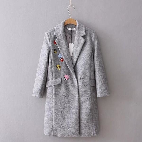 Κομψό γυναικείο παλτό σε γκρι και μαύρο χρώμα 