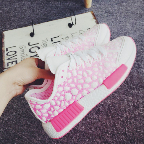 Τρέχοντα γυναικεία παπούτσια με επίπεδη και πολύ άνετη σόλα σε πολλά χρώματα, 3 μοντέλα